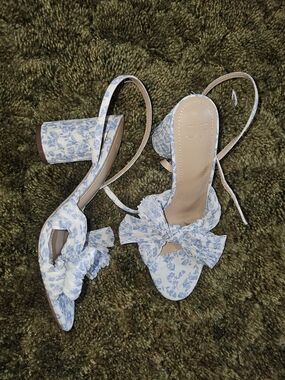 JustFab Blue & White Floral Bow Block Heel Sandals